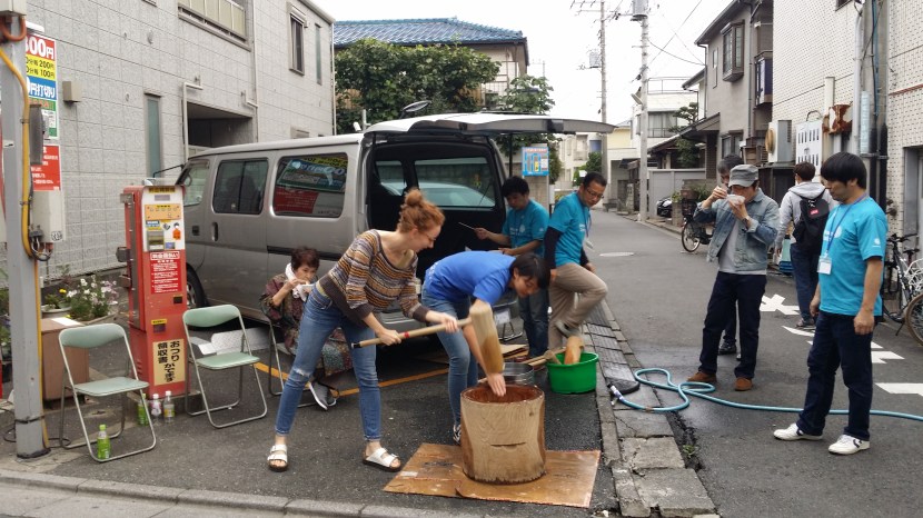 Kyodo mochi pounding 23Oct16